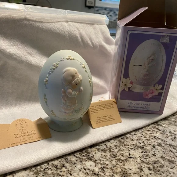 Precious moments dated porcelain egg - Picture 1 of 4